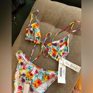 Heavy manners bikini set Saint lucia